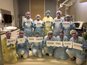 De afstandsnorm van 1,5 m werd dit weekend massaal genegeerd. Het Erasmus MC verspreidde daarop dit beeldend appel van zorgpersoneel. beeld Erasmus MC
