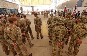 Militaire adviseurs van de internationale coalitie in Arbil, Irak, waaraan ook Nederlandse soldaten meedoen. beeld AFP