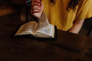 Amerikanen lezen minder uit de Bijbel. beeld unsplash