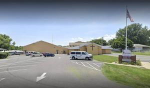 Hoewel de Calvary Baptist Church in Dundalk van de gouverneur van Maryland weer kerkdiensten mocht beleggen, werd dat verboden door het regionale bestuur, waarin de Democraten een meerderheid hebben. beeld Google Streetview