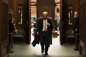 John Bercow verlaat op 31 oktober 2019 voor de laatste keer als parlementsvoorzitter de vergaderzaal in het Britse Lagerhuis. beeld AFP, Jessica Taylor