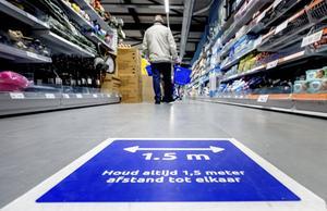 „De anderhalvemetersamenleving tast het psychologische weefsel in sociale verbanden aan waardoor wij ons verbonden voelen met anderen.” beeld ANP, Koen van Weel