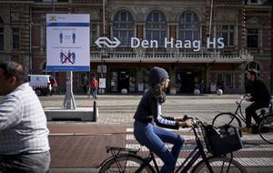 „Slaan we alle maatregelen in de wind of proberen we de richtlijnen na te leven, ook als dat zwaar valt en offers vraagt?” beeld ANP, Phil Nijhuis