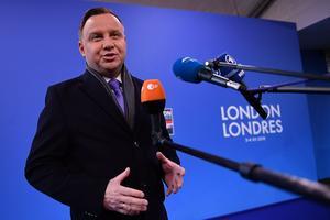 Het Poolse Hooggerechtshof beschuldigt president Duda ervan zijn greep op het juridische systeem te willen verstevigen. beeld AFP