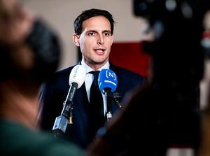 Minister Wopke Hoekstra (Financien) geeft een toelichting aan de pers over de brief die hij aan de Tweede Kamer heeft gestuurd naar aanleiding van de situatie met KLM. beeld ANP, REMKO DE WAAL