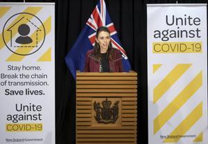 „President Jacinda Ardern van Nieuw-Zeeland verklaarde in een interview: „Sommige landen hebben aanvankelijk gedacht aan groepsimmuniteit als strategie. Dat had betekend dat tienduizenden landgenoten gestorven zouden zijn. Het is voor ons nooit een optie geweest. Nooit”. beeld AFP, Mark Mitchell