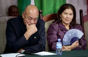 De Surinaamse president Desi Bouterse (L). beeld ANP