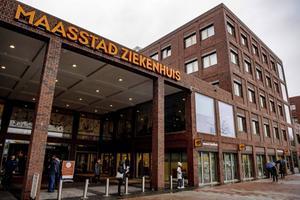 Het Maasstad Ziekenhuis in Rotterdam maakte maandag bekend uit voorzorg tijdelijk geen nieuwe patiënten op te nemen op de intensive care. Aanleiding is het verblijf van een patiënt op de ic die waarschijnlijk met het coronavirus was besmet. beeld ANP, Robin Utrecht