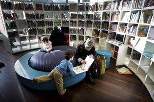 Het is altijd oppassen geblazen bij onder meer jeugdliteratuur. Titels als ”Dit huis wil bloed” verraden de gevaarlijke inhoud. beeld ANP, Koen Suyk