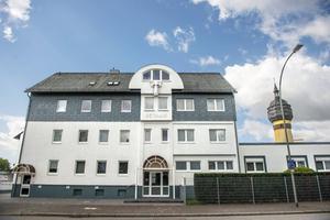 Het kerkgebouw van de Frankfurter baptistengemeente. Volgens een verklaring zouden de kerkgangers zich aan de afstandsregel hebben gehouden.​ beeld EPD, Heike Lyding