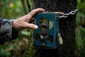 Wildcamera's ingezet tegen migranten. beeld AFP, Nicolas ASFOURI