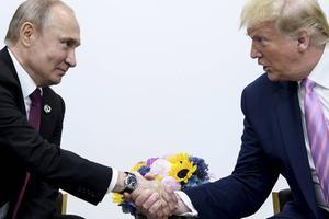 Het optreden van „machomannen” als Poetin en Tump wordt in de bundel ”Sfinx” gezien als wraak op de emancipatie of een laatste poging om de opmars van vrouwen tot stilstand te brengen. beeld AFP, Brendan Smialowski