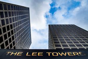 De Lee Towers nabij het Marconiplein in Rotterdam. De voormalige kantoortorens werden in 2019 omgevormd naar appartementen. beeld ANP, Robin Utrecht