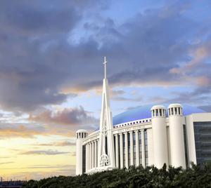 De Messias Kathedraal in de Indonesische hoofdstad Jakarta. De predikant van deze gereformeerde kerk, dr. Stephen Tong, organiseert dezer dagen een congres over christelijk geloof en wereldwijde Evangelieverkondiging. beeld RD