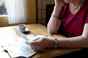 Volgens het Nibud komen veel mensen in financiële problemen na het overlijden van hun partner.  beeld ANP, Roos Koole