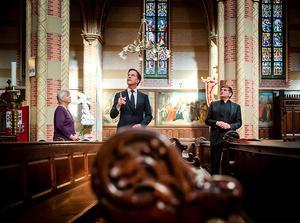 „Pasen: feest van de hoop. Dat zei ook onze premier vorige week bij zijn bezoek aan de Sint-Jacobus de Meerderekerk in de residentie.” beeld ANP, Remko de Waal