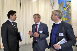 Prof. dr. Jonathan Soeharno, prof. dr. Arnold Huijgen en prof. dr. Edward van ’t Slot (v.l.n.r.). beeld RD