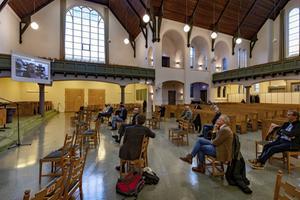 De Engelse biografie van Herman Bavinck door James Eglinton werd vrijdag in de Nieuwe Kerk te Kampen gepresenteerd. Eglinton nam vanuit Edinburgh aan het symposium deel via een beeldverbinding. beeld Freddy Schinkel