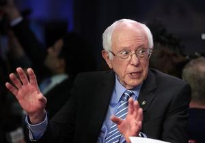 De Democratische kamndidaat Bernie Sanders kreeg er dinsdag flink van langs tijdens een verkiezingsdebat in de staat South Carolina. beeld AFP