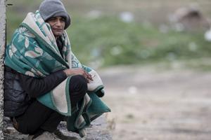 Een Pakistaanse migrant bij de Turks-Griekse grens. beeld EPA, Tolga Bozoglu