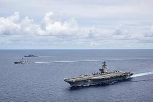 „Een EMP-aanval op Amerikaanse vliegdekschepen in de Zuid-Chinese Zee en de Stille Oceaan is cruciaal voor China.” Foto: het vliegdekschip USS Ronald Reagan tijdens een oefening in de Zuid-Chinese Zee.​ beeld EPA/MC3, Jason Tarleton