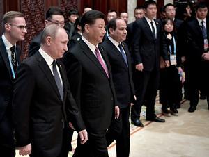 De presidenten Poetin, Xi Jinping en Sisi (Egypte) op de Zijdetop in Peking vorig jaar april. beeld EPA