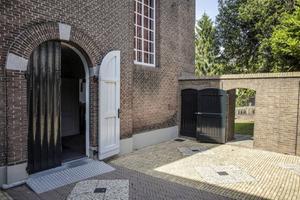 „Onder de huidige maatregelen is het voor gemeenteleden onmogelijk om thuis samen te komen; met een kleine groep naar de kerk gaan, kan wel. beeld RD, Henk Visscher