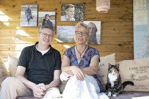Paul en Anette Hollander wonen en werken in Zambia, waar ze hulp verlenen onder armen en met mensen spreken over God. „Evangelisatie is het gemakkelijkste als je het werk kunt doen waar je goed in bent en dan de gelegenheid te baat neemt om over het Woord van God te praten.” beeld RD, Anton Dommerholt
