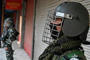 Indiase paramilitairen in Srinagar. beeld AFP