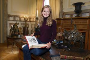 Ter gelegenheid van haar verjaardag deelde het Belgische hof nieuwe foto’s van de kroonprinses. beeld Belgian Royal Palace