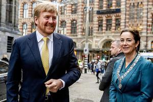 Koning Willem-Alexander en burgemeester Halsema van Amsterdam. beeld ANP