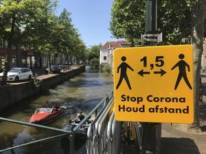 In supermarkten bewaart lang niet iedereen de 1,5 meter afstand, klinkt het in Oudewater. Het historische stadje werd zwaar getroffen door het coronavirus.  beeld RD