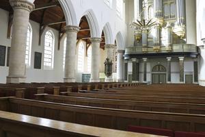 Digitaal kijken en luisteren vergt nog veel meer van het uithoudingsvermogen dan een gewone kerkdienst. beeld iStock