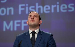 EU-commissaris Virginijus Sinkevičius (Visserij). beeld AFP, Olivier Hoslet