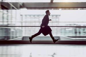 Maak bewuste keuzes in het leven, want als jij die keuzes niet maakt dan trekken anderen, ook andere machten, aan de touwtjes in je leven. beeld Getty Images
