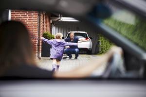 De zorgregeling kan op losse schroeven komen te staan. Bijvoorbeeld vanwege angst voor besmetting bij de andere ouder. beeld iStock
