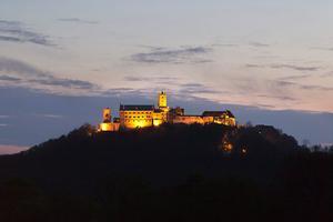 Op de dag af dat Luther in 1521 de Wartburg betrad, werd, op 6 mei 1939, op dezelfde plaats de oprichtingsvergadering gehouden van het Eisenacher Instituut, dat opdracht kreeg tot de ”Entjudung” van Bijbel en kerk. beeld RD, Henk Visscher