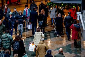 Het merendeel van de Europese consumenten zegt rekening te houden met het milieu bij het doen van de decemberaankopen, blijkt uit een internationaal onderzoek van accountantskantoor Deloitte. beeld ANP, Robin Utrecht