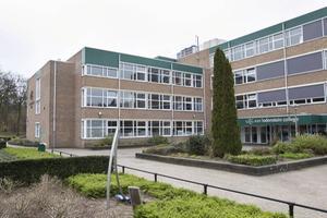 „We moeten de bedreiging van reformatorische instellingen (in onder meer onderwijs en zorg) niet lijdelijk over ons heen laten komen.” Foto: Van Lodenstein College, Amersfoort. beeld RD, Anton Dommerholt
