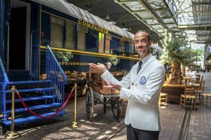 In het Spoorwegmuseum ging dinsdag een tentoonstelling van start over eten en drinken in of op weg naar de trein. beeld Spoorwegmuseum