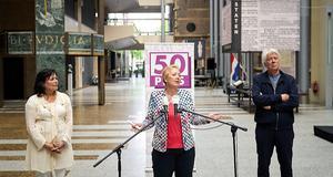 50plus tweede kamerleden Corrie van Brenk, Leonie Sazias en Gerrit Jan van Otterloo lichten de toekomst van de politieke partij 50PLUS toe. Partijvoorzitter Henk Krol heeft besloten op te stappen en een eigen partij op te richten. beeld ANP