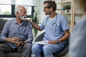Zoals een dokter bij een ongeruste patiënt meestal geruststellende woorden spreekt over meest voorkomende oorzaken bij problemen, zo gaat hij bij zichzelf meestal uit van het minst voor de hand liggende en meest ernstige. beeld iStock