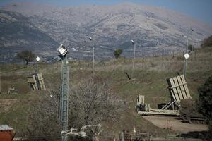 Israëlische raketten aan grens met Syrië. beeld EPA, Atef Safadi