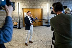 Horecaondernemer Michael Meeuwisse staat de pers te woord in de rechtbank. beeld ANP SEM VAN DER WAL