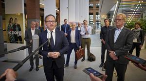 Minister Wouter Koolmees van Sociale Zaken en Werkgelegenheid licht de nieuwe pensioenplannen toe. Vakbonden, werkgevers en het kabinet werden het vrijdag eens over de uitwerking van het pensioenakkoord.  beeld ANP, Phil Nijhuis