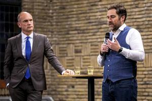 „Nu de vrijheid van onderwijs er is, moet die gekoesterd worden.” Foto: Gert-Jan Segers (CU) en Klaas Dijkhoff (VVD) vorig jaar in debat over onderwijsvrijheid. beeld ANP, Sem van der Wal