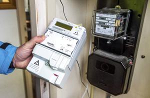 Installatie van een slimme meter.  beeld ANP, Lex van Lieshout
