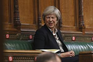 De Britse oud-premier Theresa May reageerde maandag in het Lagerhuis op de uitspraken van de Britse minister Michael Gove, sleutelfiguur in het brexitbeleid. Hij stelde een „wezenlijke verandering” in de houding van de EU te willen zien, om überhaupt nog in gesprek te gaan. beeld AFP, Jessica Taylor