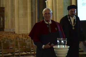 De Theologische Universiteit Kampen verleende vrijdag een eredoctoraat aan ds. H. de Jong. beeld Lyanne de Haan-Wilts