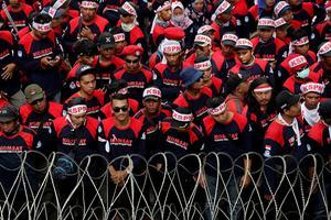 Arbeiders protesteren in mei voor een beter loon in de Indonesische hoofdstad Jakarta. beeld EPA, Bagus Indahono